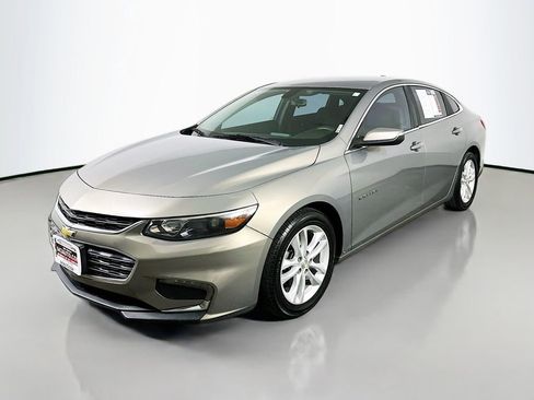 Used 2017 Chevrolet Malibu LT image 3
