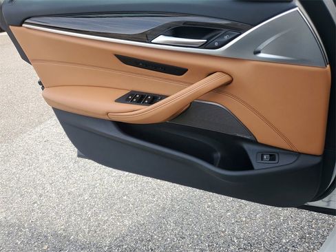 Used 2023 BMW 530i w/ Premium Package image 19