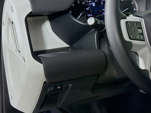 Certified 2023 Land Rover Defender 110 X-Dynamic SE image 10