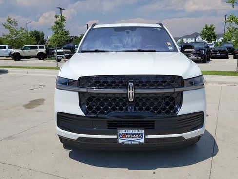 New 2025 Lincoln Navigator Reserve w/ Jet Appearance Package image 5