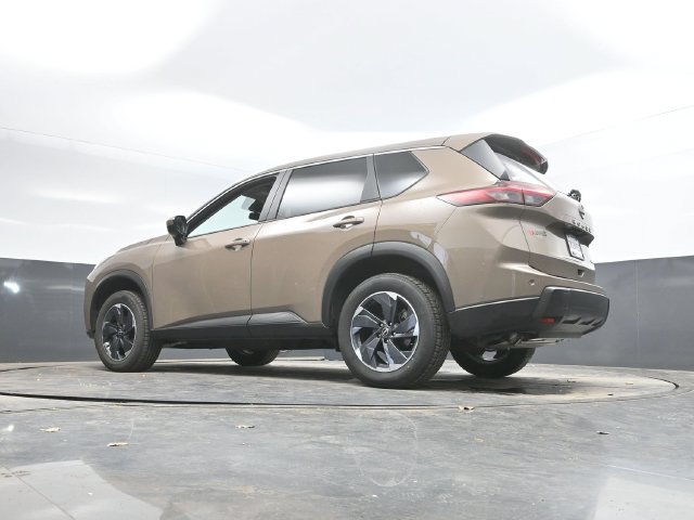 Used 2025 Nissan Rogue SV AWD/4WD image 48