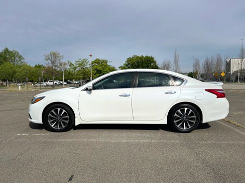 Used 2016 Nissan Altima 2.5 SV w/ Convenience Package FWD image 8