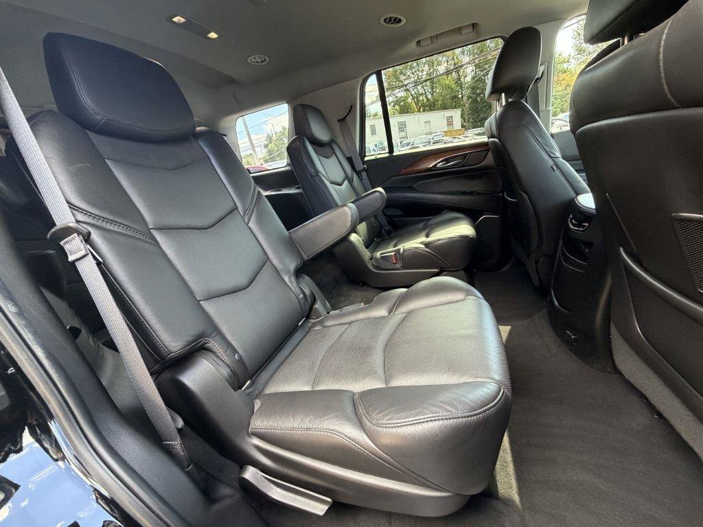 Used 2017 Cadillac Escalade Luxury AWD/4WD image 19