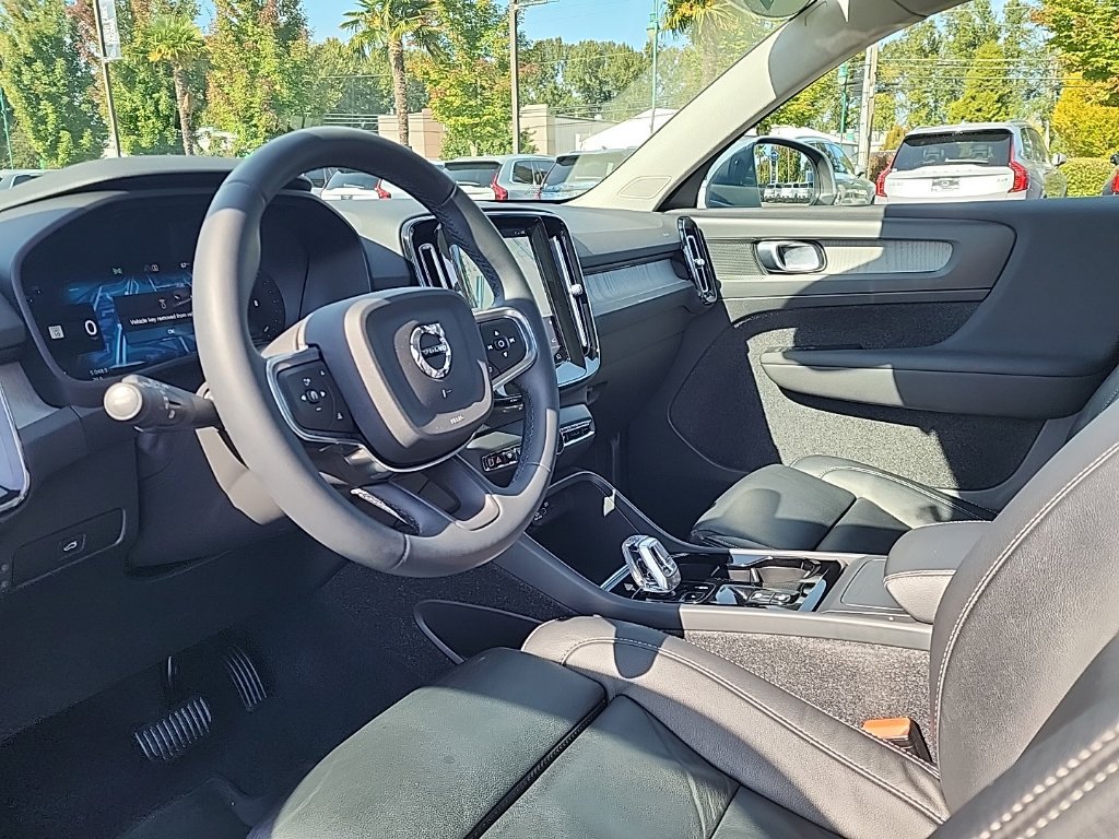 Certified 2023 Volvo XC40 B5 Plus w/ Driver Assist Package AWD/4WD image 11