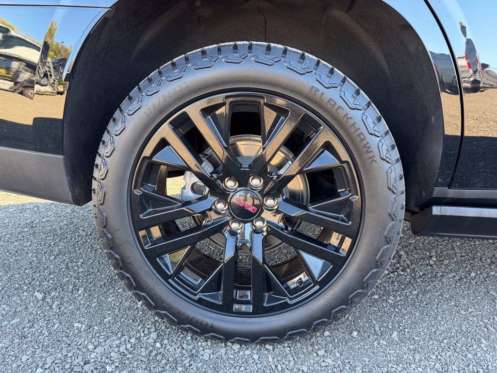 Used 2025 GMC Yukon AT4 Ultimate w/ LPO, Floor Liner Package AWD/4WD image 24
