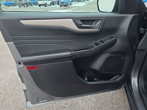 Used 2022 Ford Escape SE w/ Cold Weather Package image 17