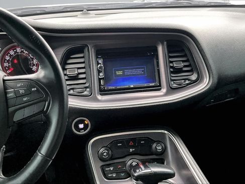 Used 2016 Dodge Challenger SXT RWD image 6