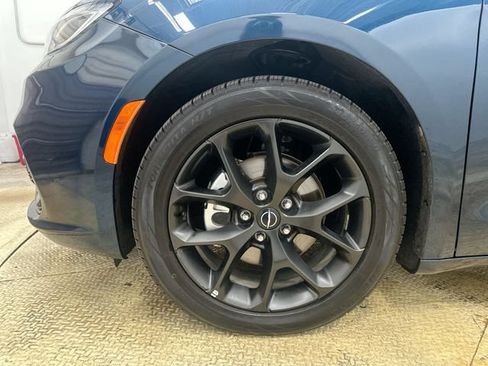 Used 2025 Chrysler Pacifica Limited FWD image 20