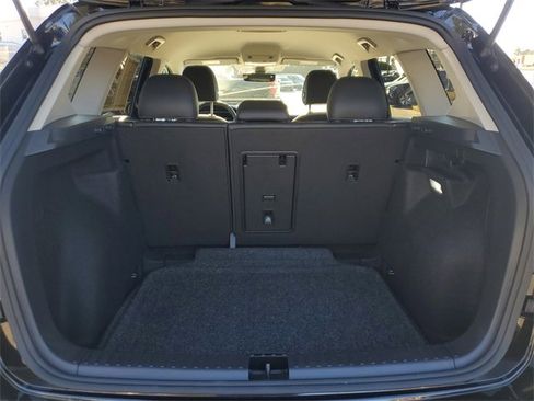 Certified 2025 Volkswagen Taos SE image 8