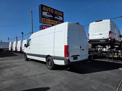 Used 2025 Mercedes-Benz Sprinter 2500 image 2