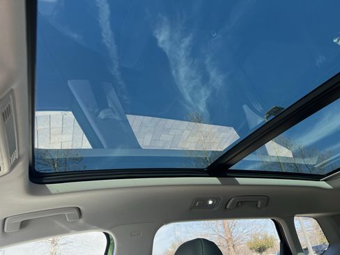 Certified 2025 Volkswagen Taos SE image 26