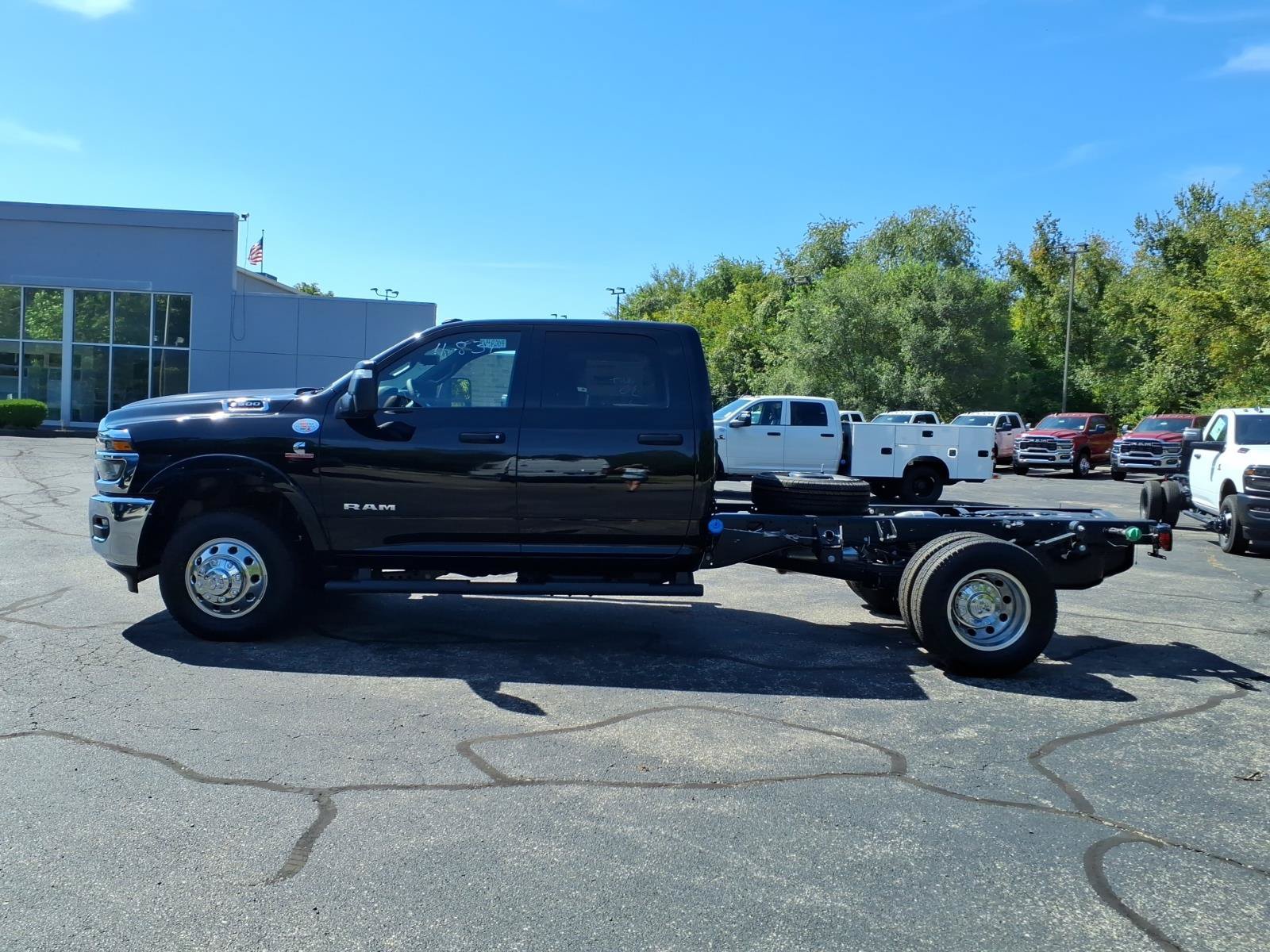 New 2027 RAM 3500 Big Horn AWD/4WD image 4