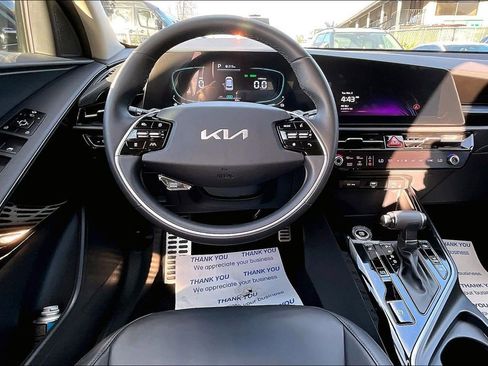 Certified 2023 Kia Niro EX Touring image 7