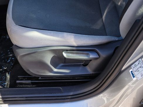 Used 2022 Volkswagen Taos S image 18