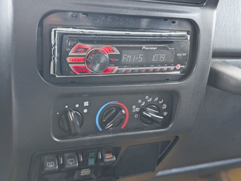 Used 2005 Jeep Wrangler Rubicon image 10