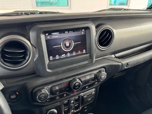 Used 2022 Jeep Gladiator Sport AWD/4WD image 30