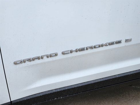 New 2025 Jeep Grand Cherokee Laredo w/ MOPAR Finishing Package image 8