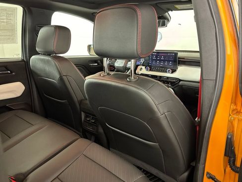 Certified 2025 GMC Canyon AT4 w/ AT4X Package AWD/4WD image 38