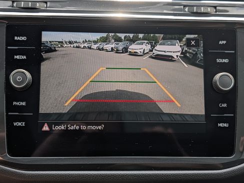 Certified 2023 Volkswagen Tiguan SE R-Line AWD/4WD image 33