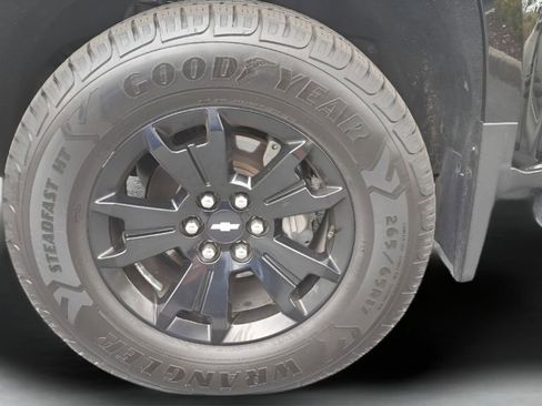 Used 2019 Chevrolet Colorado Z71 w/ Z71 Midnight Edition image 3