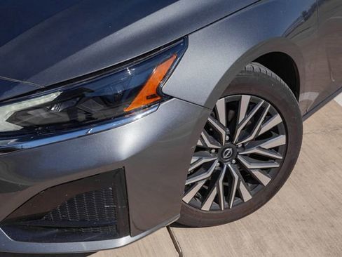 Used 2024 Nissan Altima 2.5 SV image 3