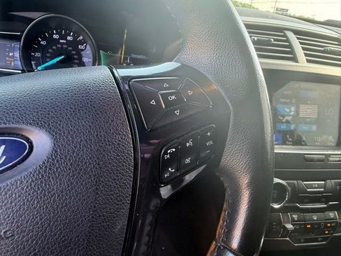 Used 2019 Ford Explorer XLT w/ Equipment Group 202A FWD image 14