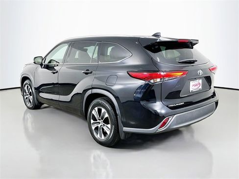 Used 2022 Toyota Highlander XLE image 20