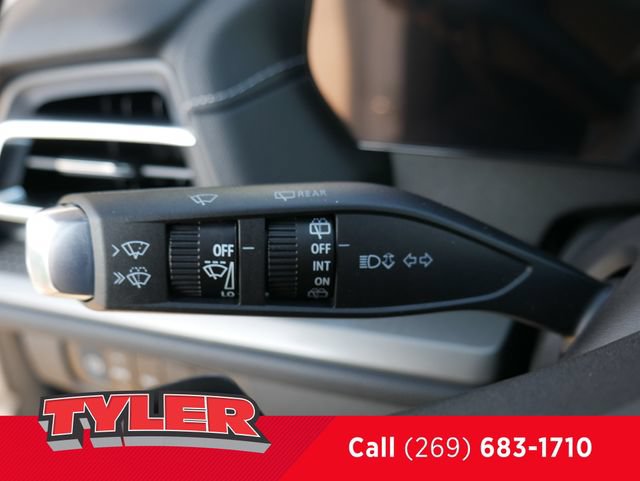 New 2027 Chevrolet Traverse LT w/ LPO, Floor Liner Package AWD/4WD image 24