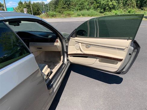 Used 2009 BMW 335i Convertible image 22