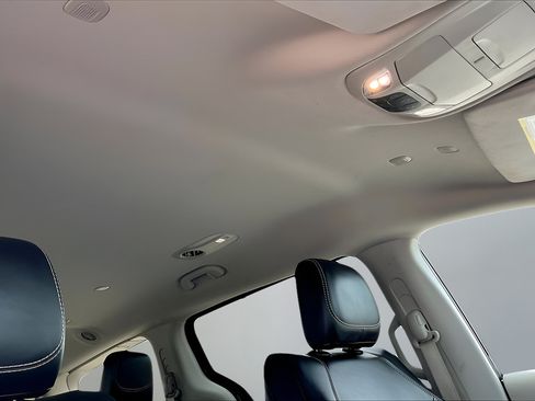 Certified 2023 Chrysler Pacifica Touring-L FWD image 28