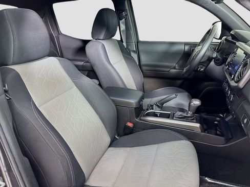 Used 2022 Toyota Tacoma TRD Off-Road w/ Technology Package image 26