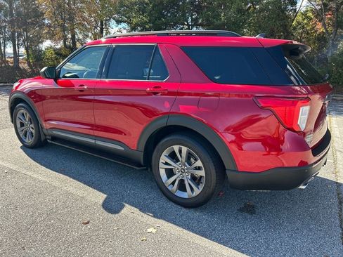 Used 2021 Ford Explorer XLT w/ Equipment Group 202A image 3
