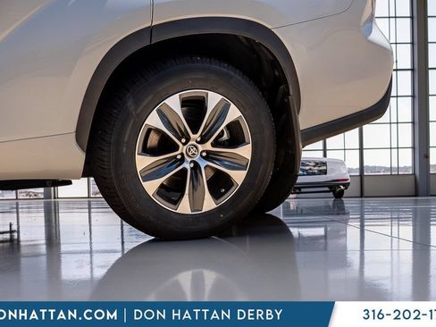 Used 2023 Toyota Highlander XLE FWD image 44