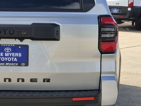 Used 2025 Toyota 4Runner SR5 RWD image 9