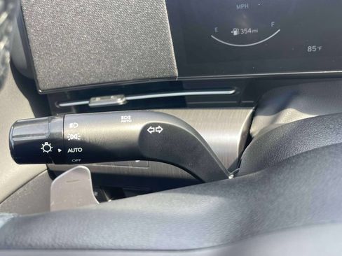 Used 2024 Hyundai Kona Limited AWD/4WD image 24