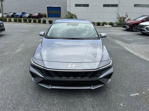 New 2025 Hyundai Elantra Limited image 8