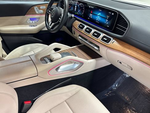 Used 2023 Mercedes-Benz GLS 450 4MATIC image 18