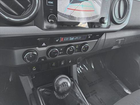 Used 2017 Toyota Tacoma TRD Off-Road w/ Premium & Technology Package AWD/4WD image 14