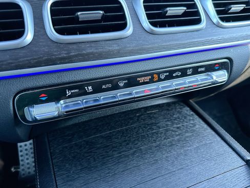 Used 2023 Mercedes-Benz GLS 450 4MATIC image 10