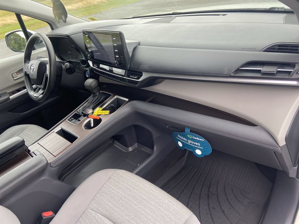 Used 2021 Toyota Sienna LE FWD image 28
