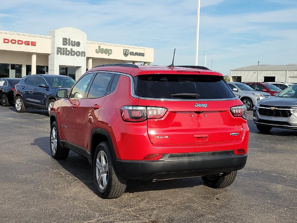 Used 2024 Jeep Compass Latitude AWD/4WD image 4