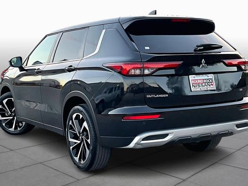 Used 2023 Mitsubishi Outlander SE image 11