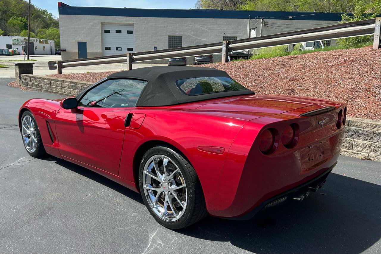 Used 2005 Chevrolet Corvette Convertible w/ Preferred Equipment Group RWD image 6