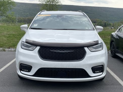 Used 2021 Chrysler Pacifica Touring-L w/ Uconnect Theater Family Group AWD/4WD image 10
