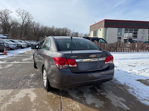 Used 2011 Chevrolet Cruze LS image 11