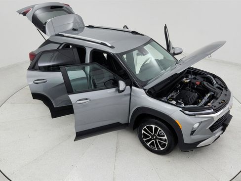 Used 2025 Chevrolet TrailBlazer LT AWD/4WD image 24