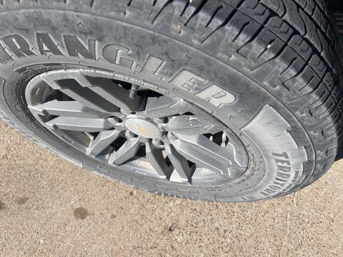 Used 2024 Chevrolet Colorado LT w/ LT Convenience Package II image 17