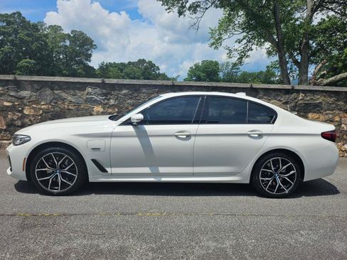 Used 2022 BMW 530e xDrive w/ Premium Package AWD/4WD image 6