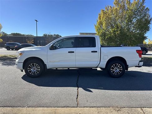 Used 2024 Nissan Titan SV w/ Accessory Utility Package image 5
