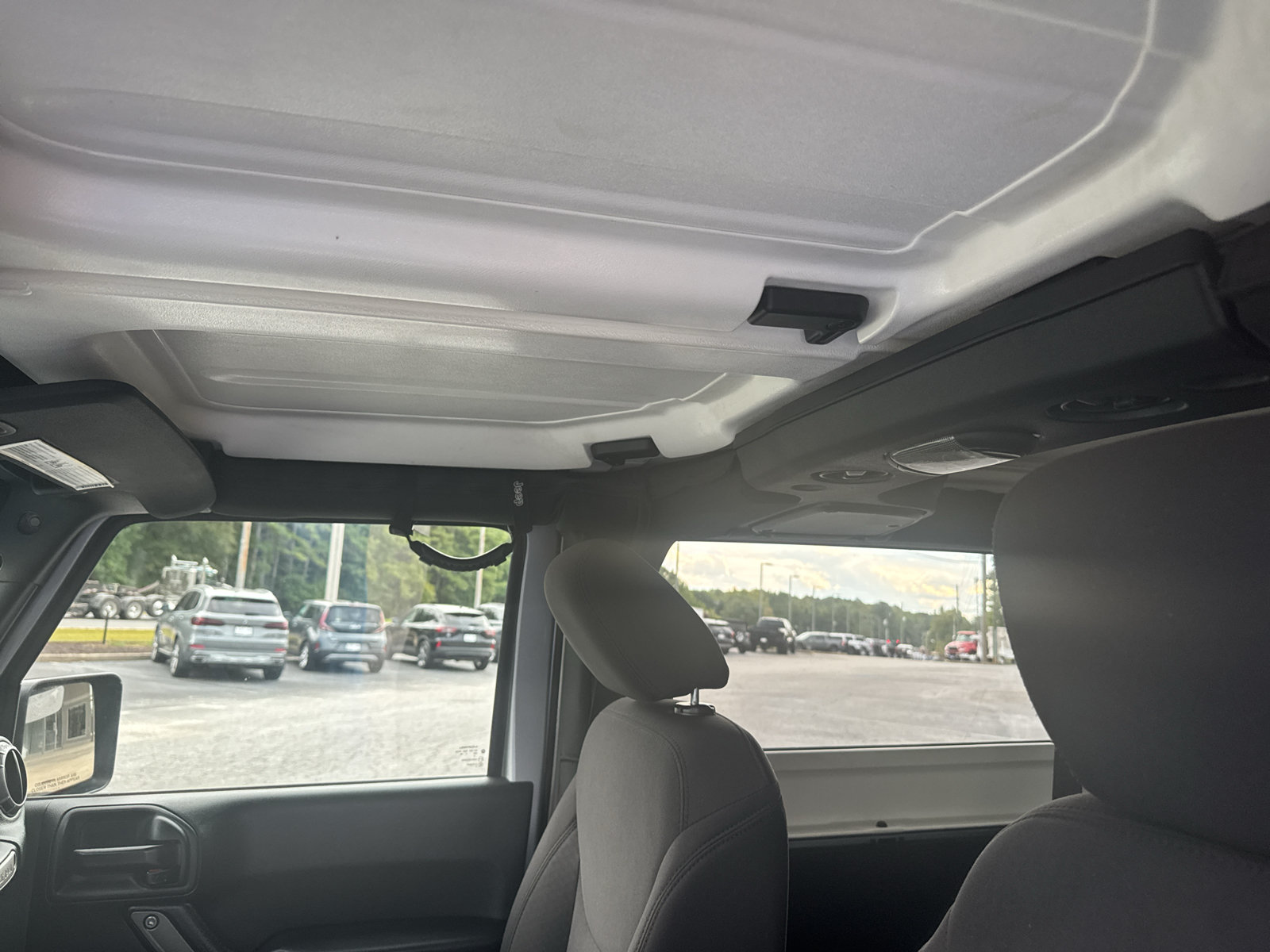 Used 2017 Jeep Wrangler Sport AWD/4WD image 13